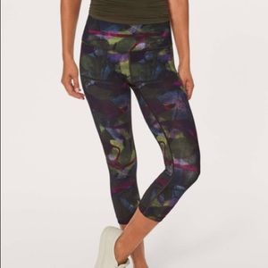 Lululemon Wunder Under Crop Hi-Rise Full-On Luxtreme 21" Aura Dark Chrome Multi
